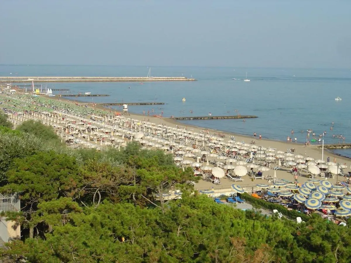 Lovely Flat With Balcony And Shared Swimming Pool Porto Santa Margherita di Caorle Apartamento